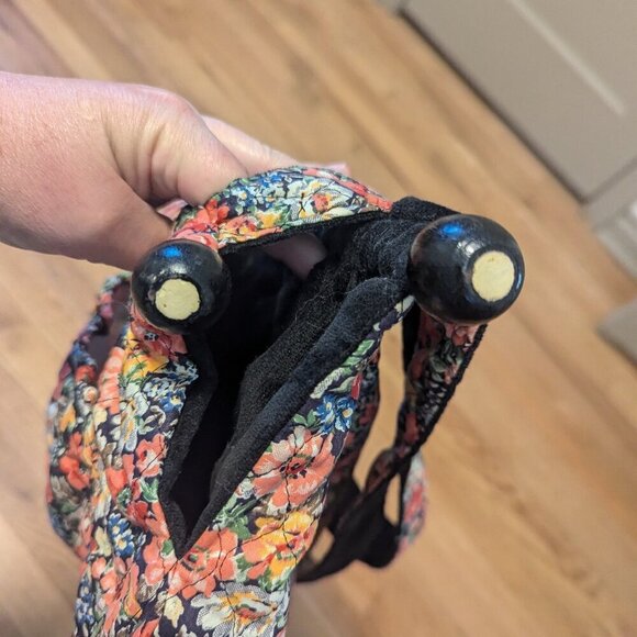 Vintage Wooden Handle Bag Fabric Bermuda Bag Floral Boho MCM Cottage Core - Picture 4 of 7